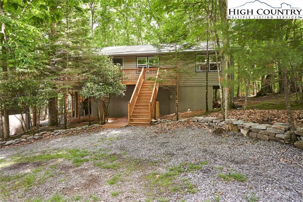 Property Photo: 102 Teaberry Trail NC 28604