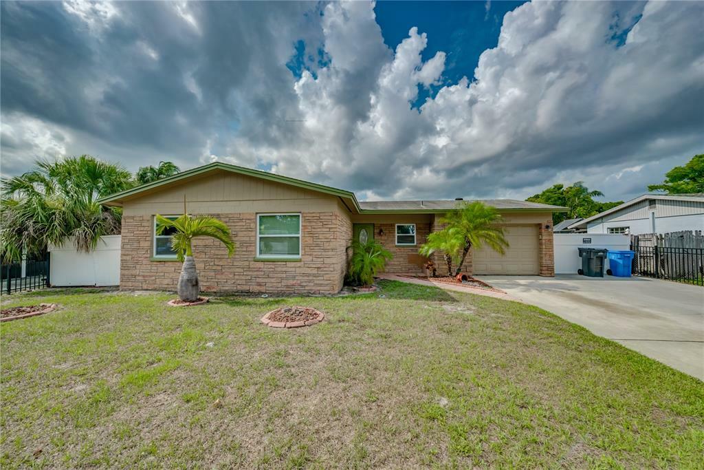 Property Photo: 6507 Sawyer Place FL 33634
