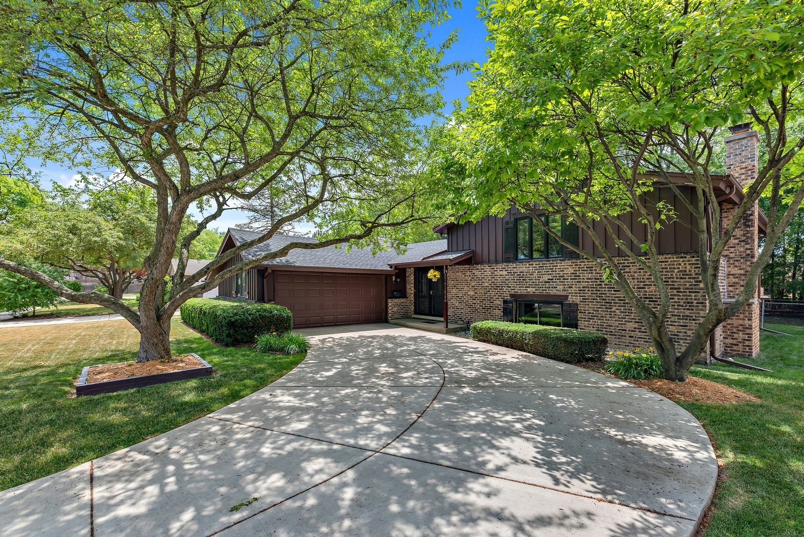 Property Photo: 2706 N Dryden Place IL 60004
