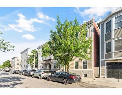 Property Photo:  489 E 3rd St 3  MA 02127 