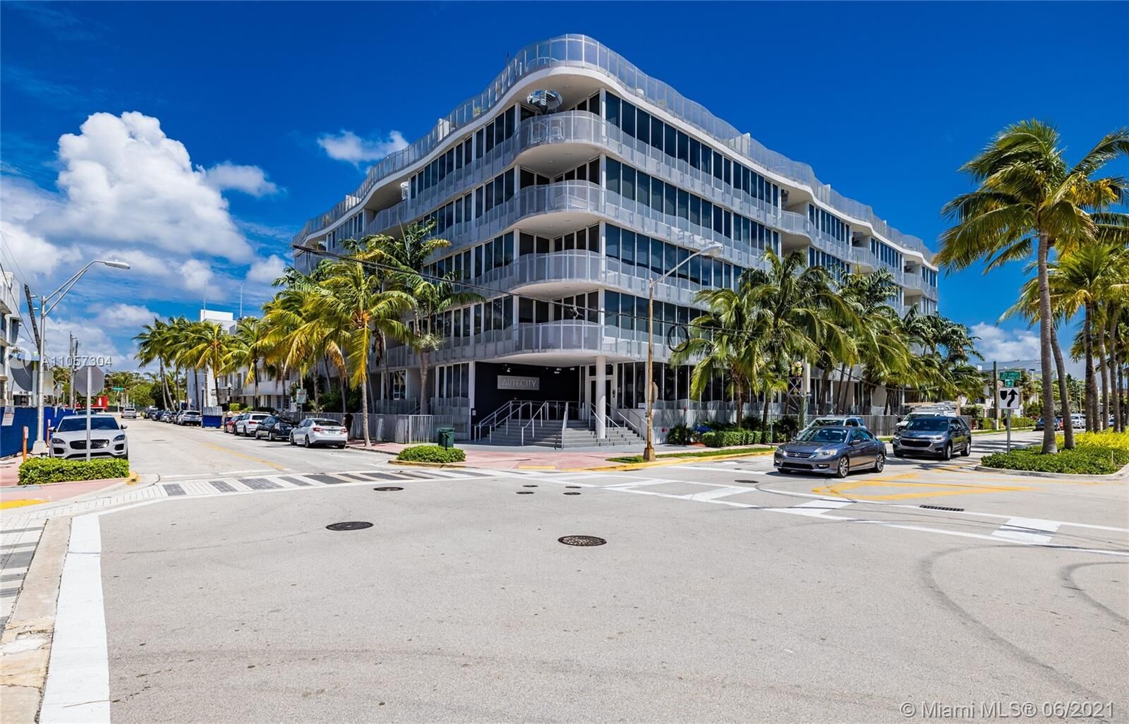 Property Photo:  2100 Park Ave 206  FL 33139 
