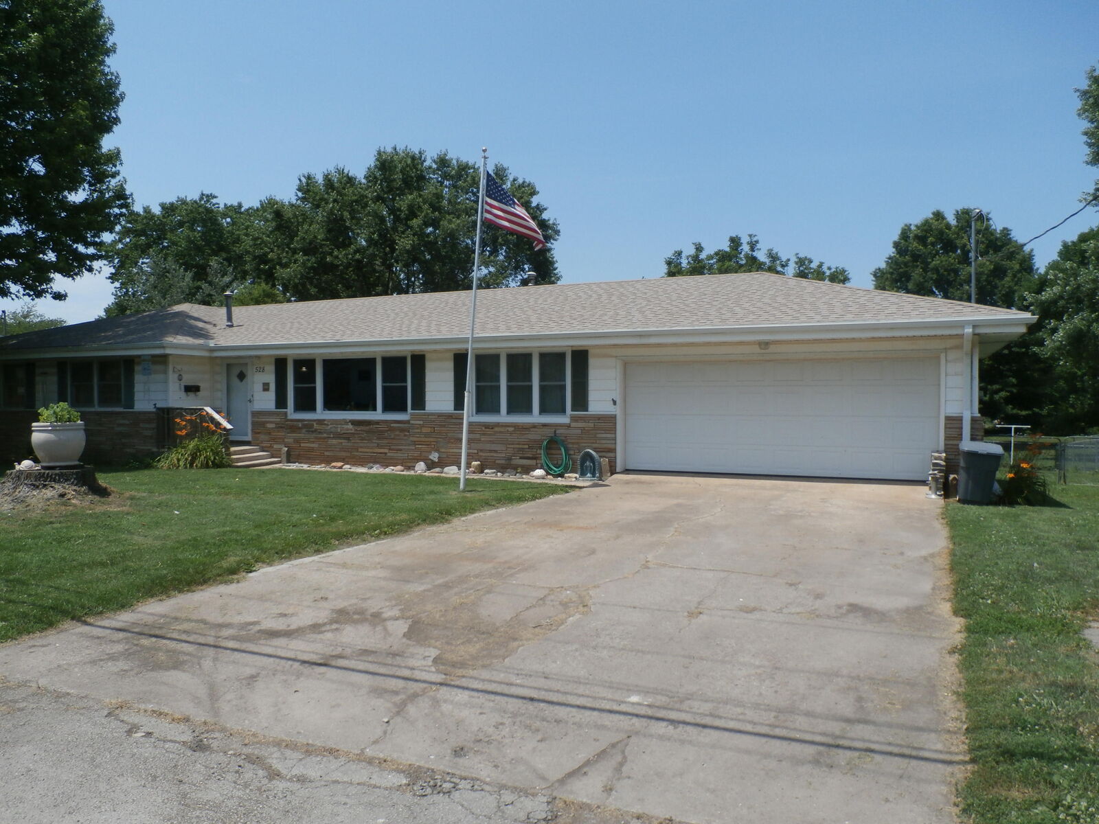Property Photo:  528 Seneker Avenue Avenue  MO 65712 