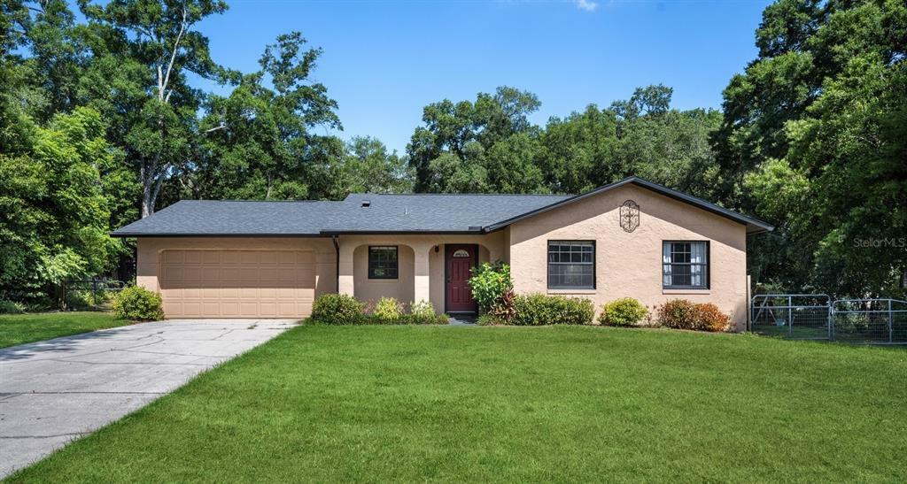 Property Photo:  3208 King William Circle  FL 33584 