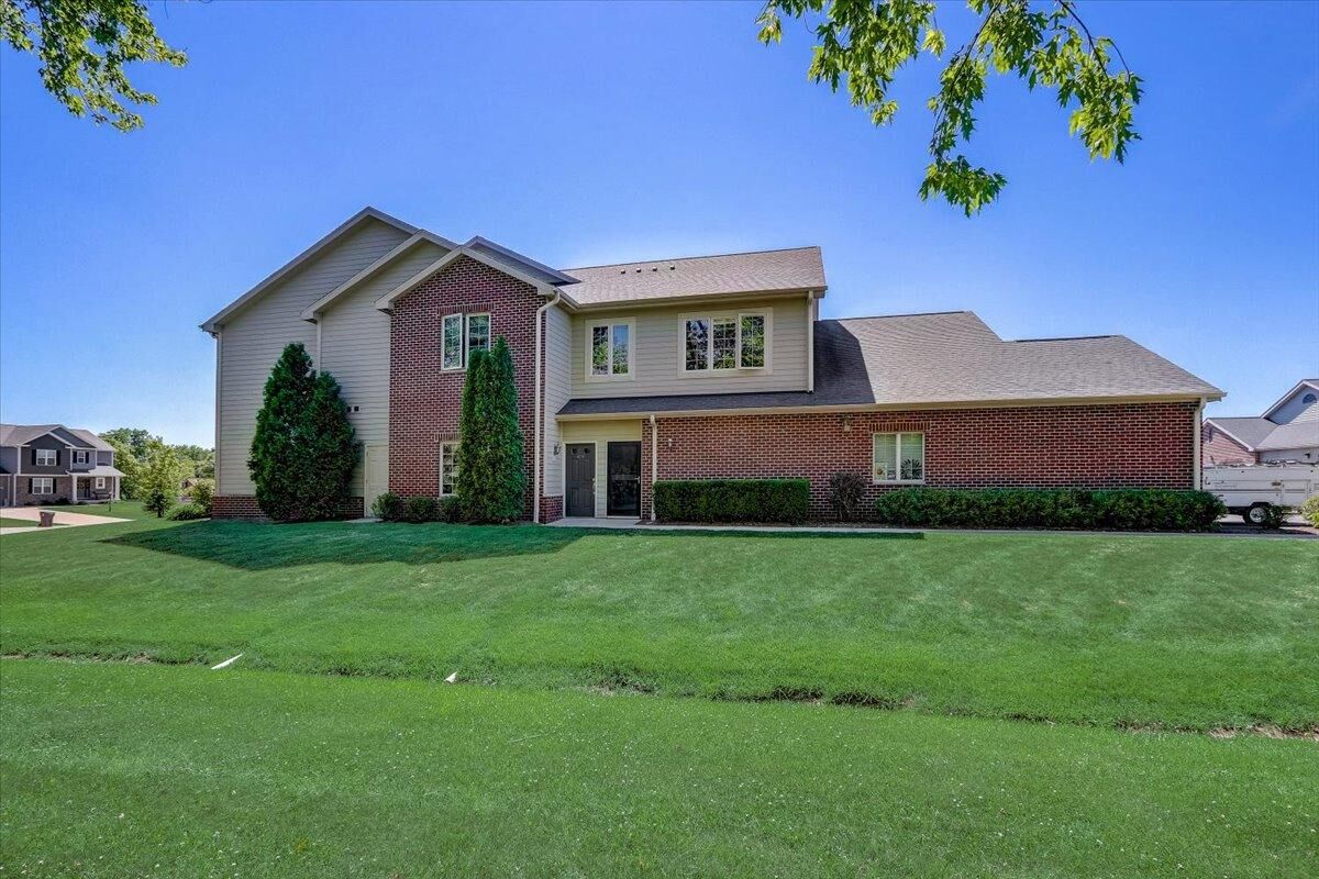 Property Photo: 4860 S Forest Ridge Dr WI 53151