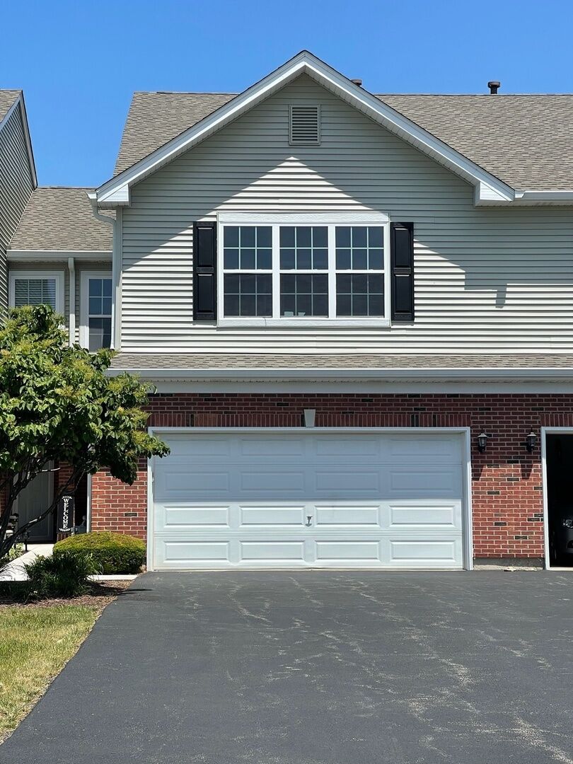 Property Photo:  16 Black Oak Court  IL 60490 