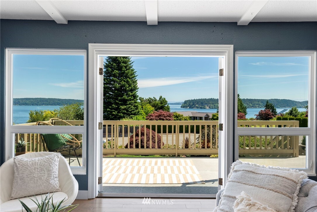 Property Photo: 6818 Cascade Avenue WA 98335