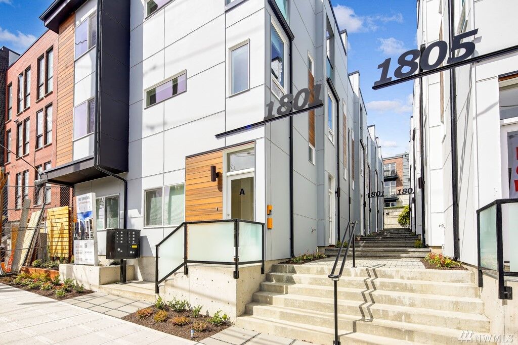 Property Photo:  1803 -B 20th Ave  WA 98122 