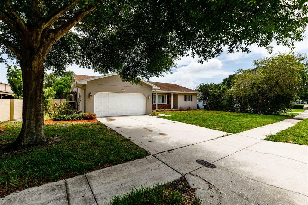 Property Photo:  112 NW Monroe Circle N  FL 33702 