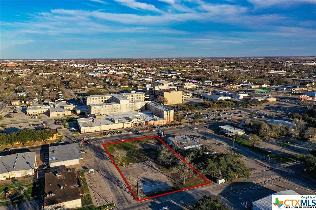 Property Photo: 1407 N Navarr0 TX 77904