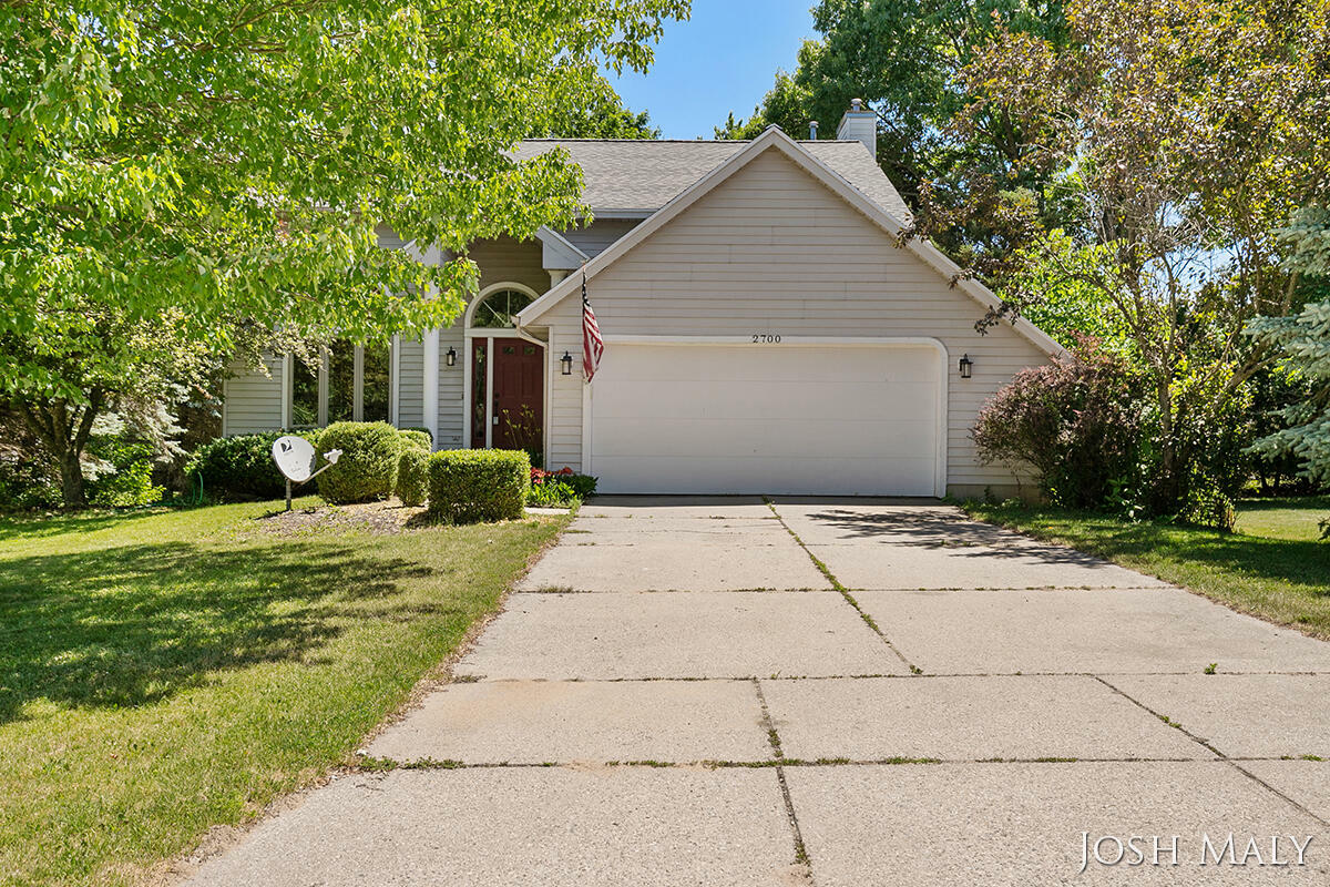 Property Photo:  2700 Burgen Avenue NE  MI 49525 