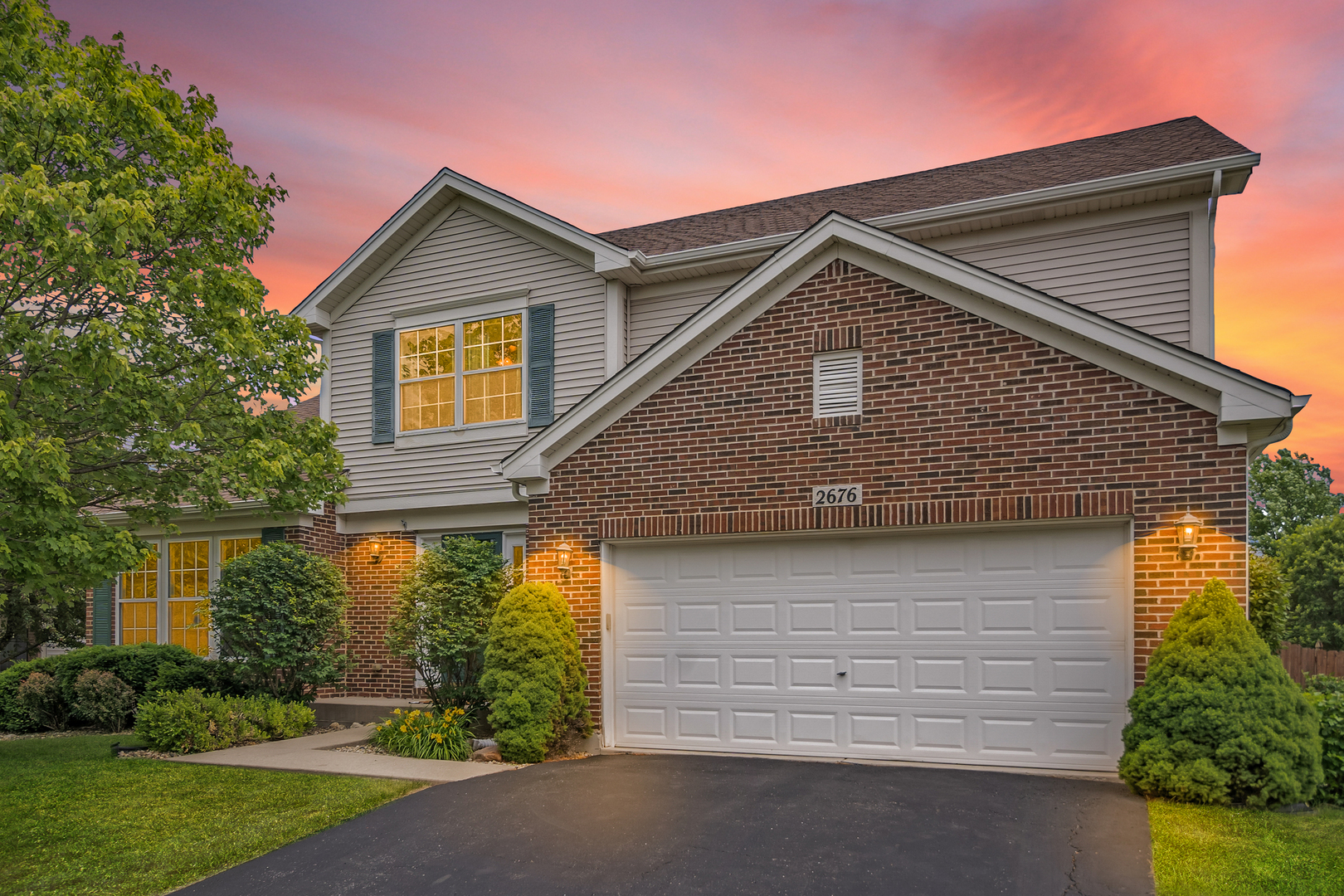 Property Photo: 2676 Dunrobin Circle IL 60503