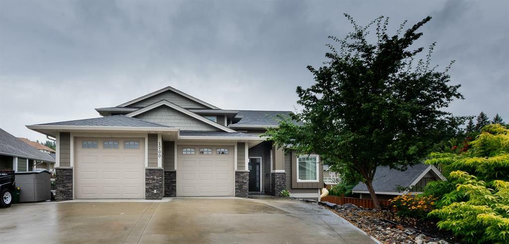 Property Photo: 1700 23 Street NE BC V1E 3M6