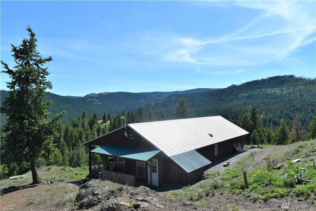 Property Photo: 102 Two Horse Rd WA 98859