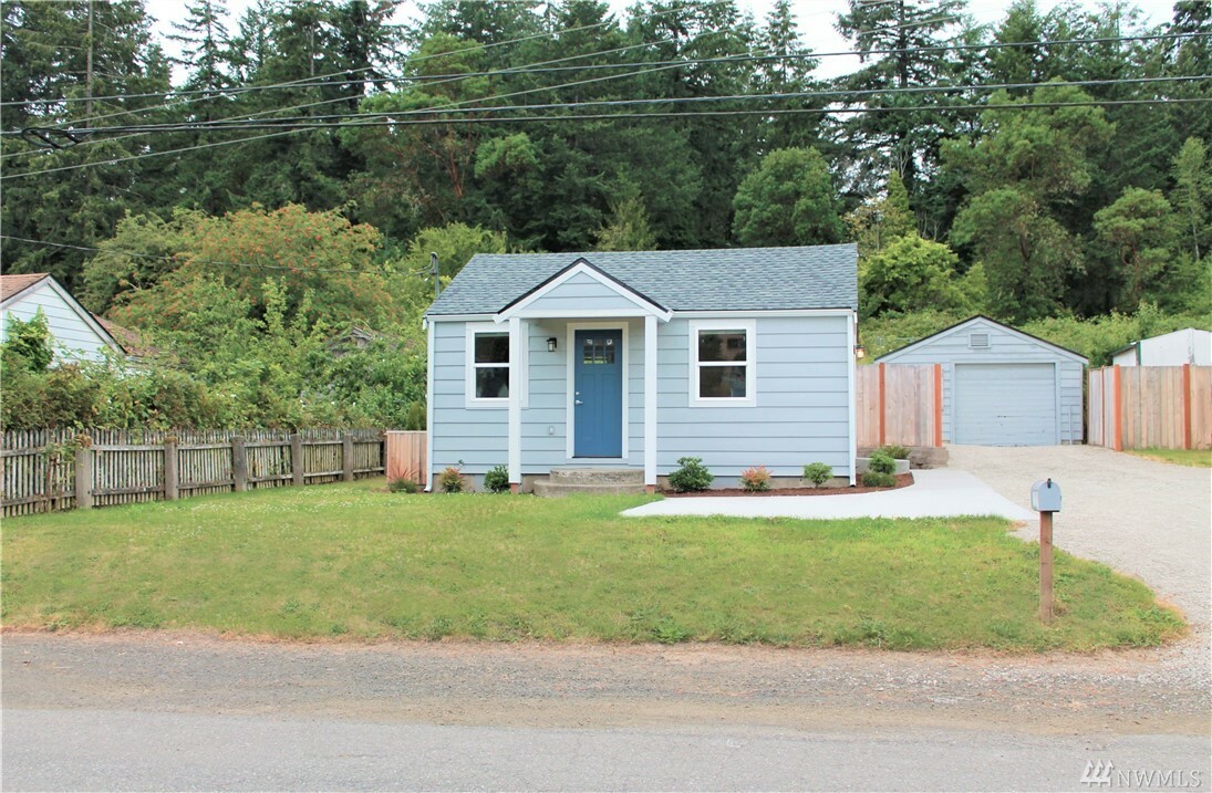 Property Photo:  1209 Poindexter Ave  WA 98312 