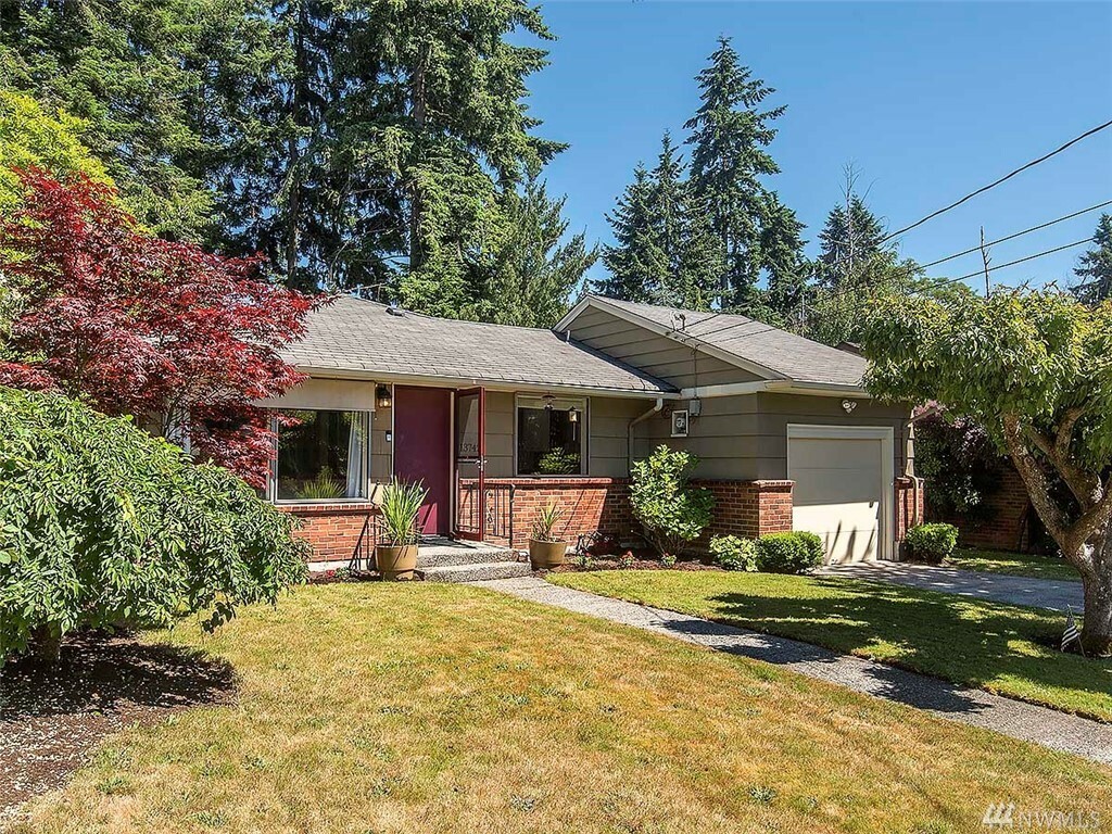 Property Photo: 13742 2nd Ave NW WA 98177