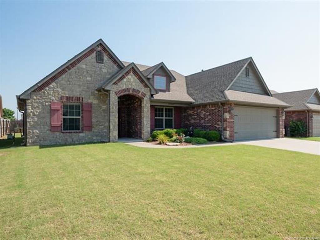 Property Photo:  18303 E 48th Place  OK 74134 