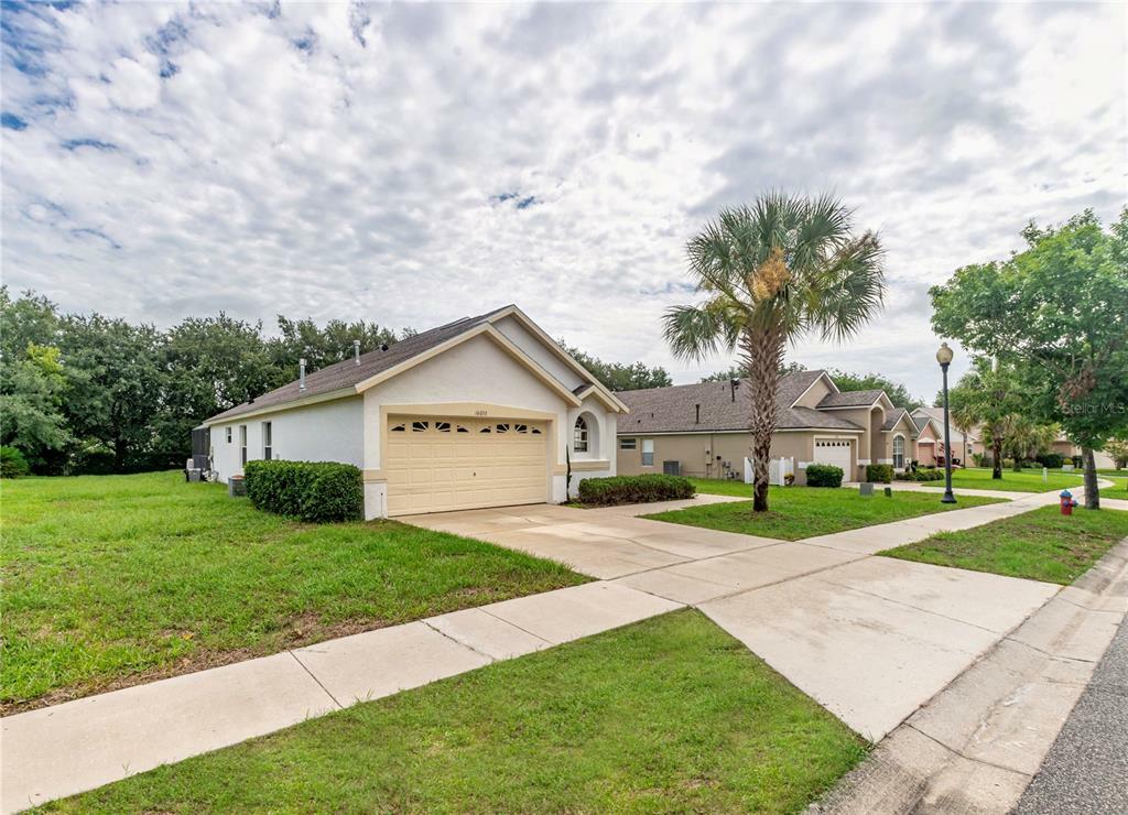 Property Photo:  16053 Blossom Hill Loop  FL 34714 