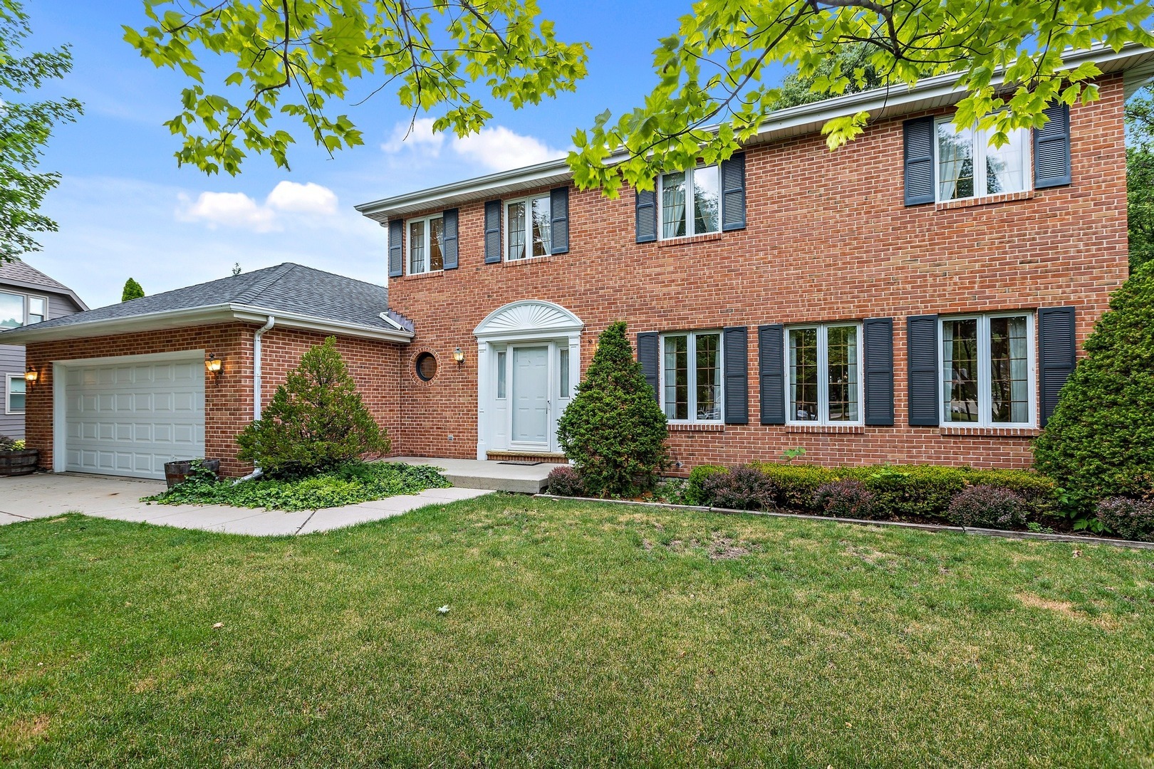 Property Photo:  713 N Mart Court  IL 60067 