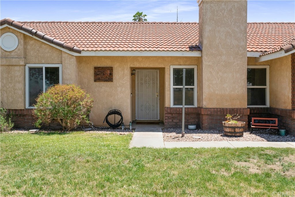 Property Photo:  1506 Karon Street  CA 92374 