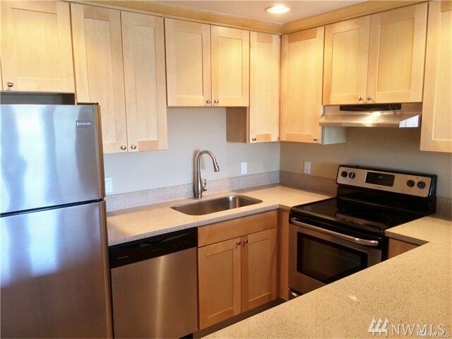 Property Photo: 214 W McGraw St 203 WA 98119