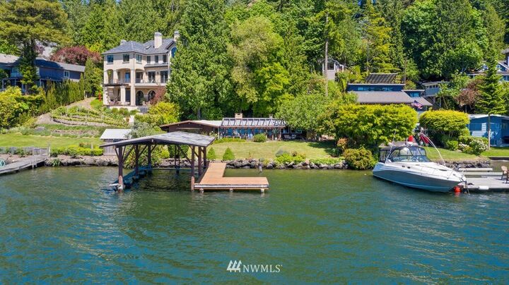 Property Photo:  11561 Holmes Point Drive NE  WA 98034 