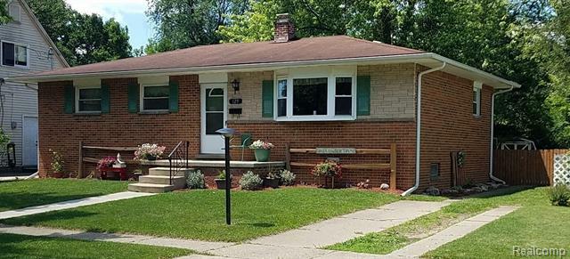 Property Photo:  129 N Corbin Street  MI 48442 