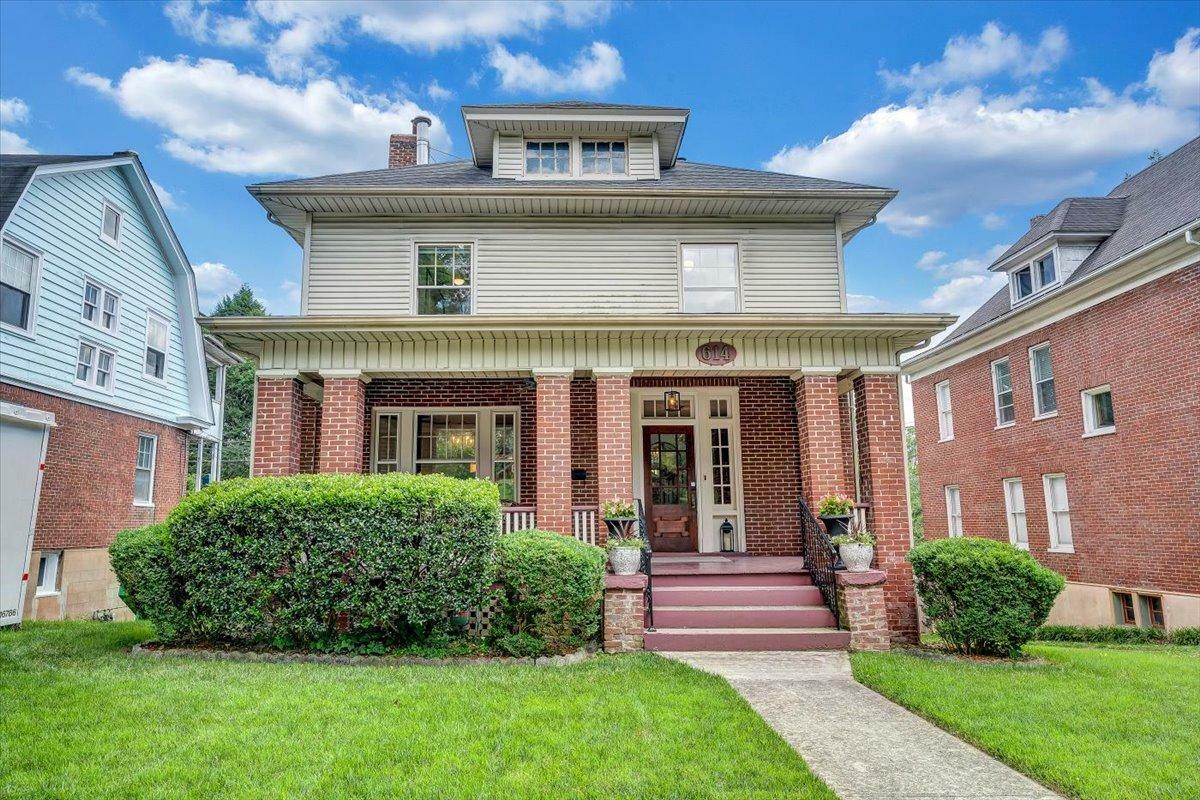 Property Photo:  614 Walnut Ave SW  VA 24016 