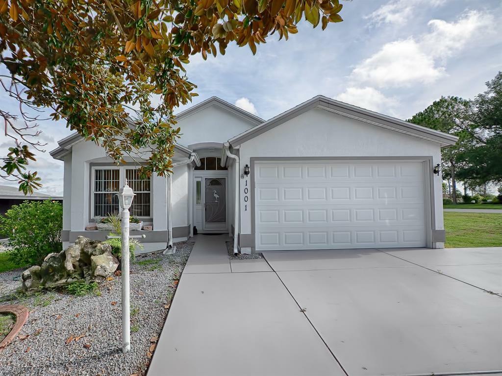 Property Photo:  1001 W Boone Court  FL 32159 