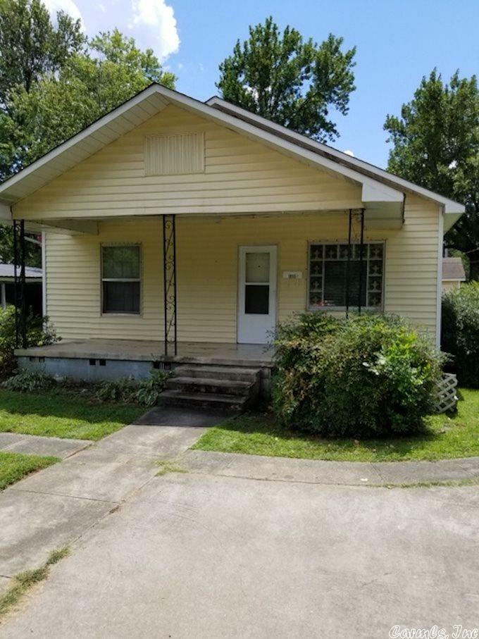 Property Photo:  1855 Robins Street  AR 72034 