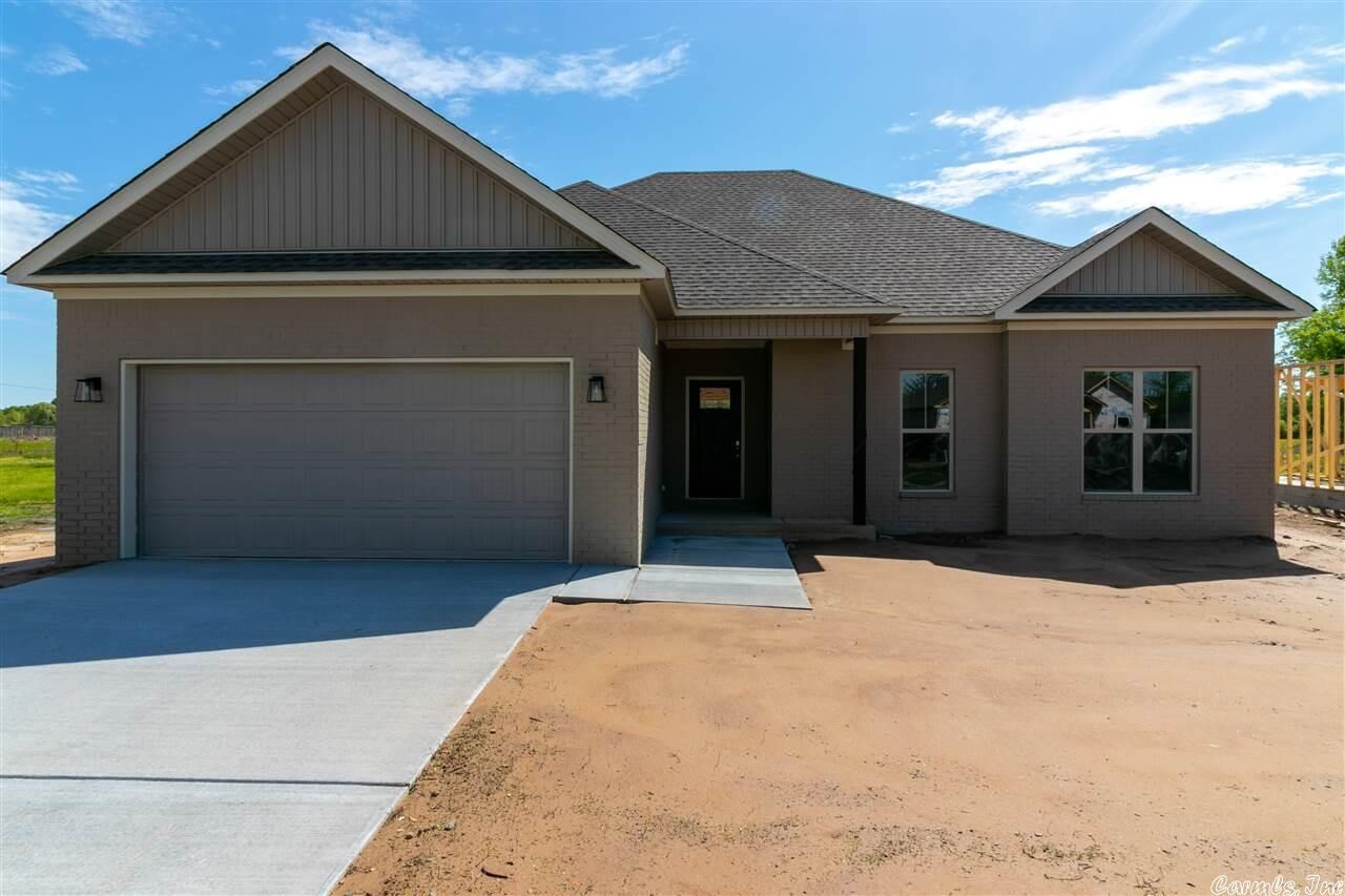 Property Photo:  8 Cloverleaf Lane  AR 72058 