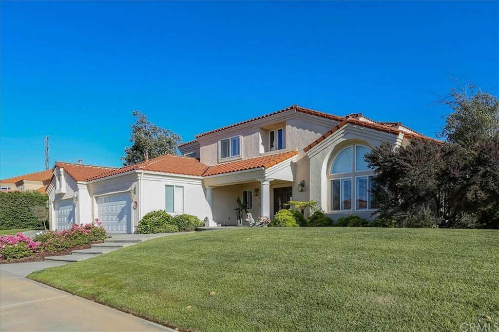 Property Photo:  822 Fairway Vista Drive  CA 93455 