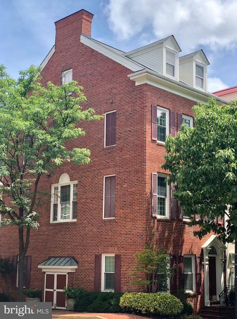 Property Photo: 511 Pendleton Street VA 22314