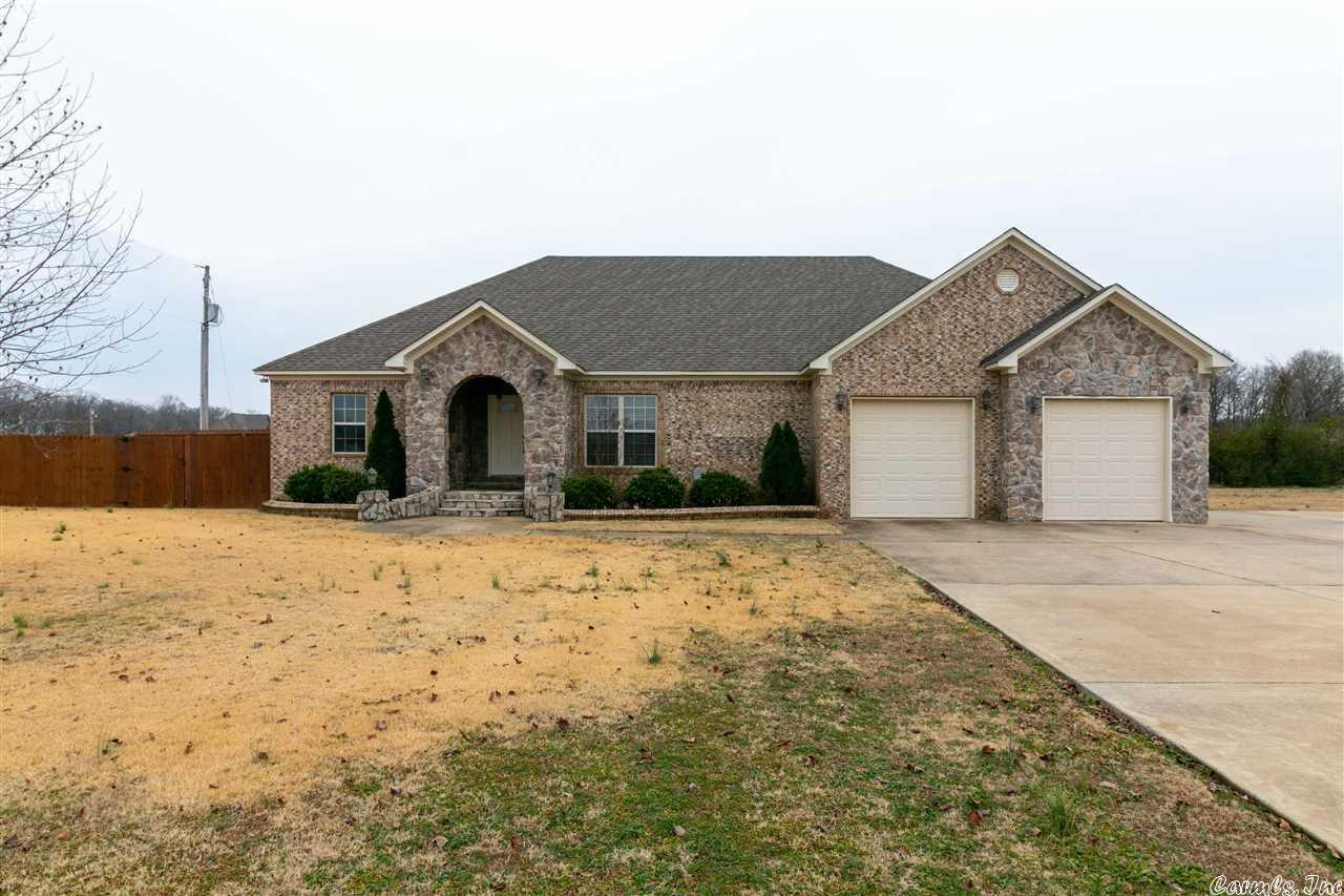 Property Photo: 7 Country Cove AR 72058
