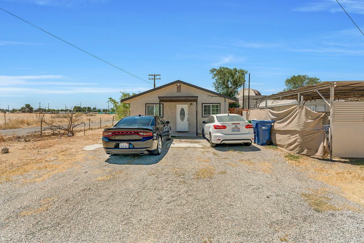 Property Photo:  908 W Oldfield Street  CA 93534 