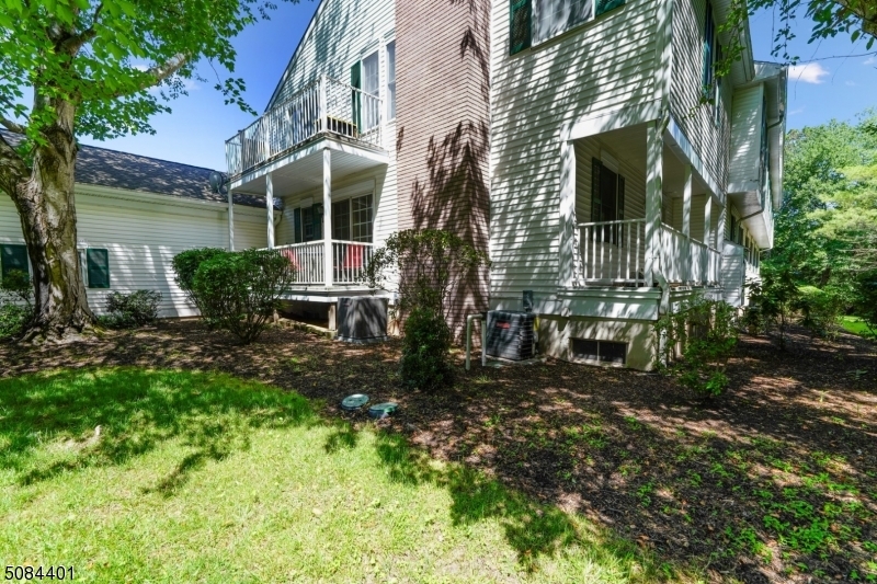 Property Photo:  99 Smithfield Ct  NJ 07920 