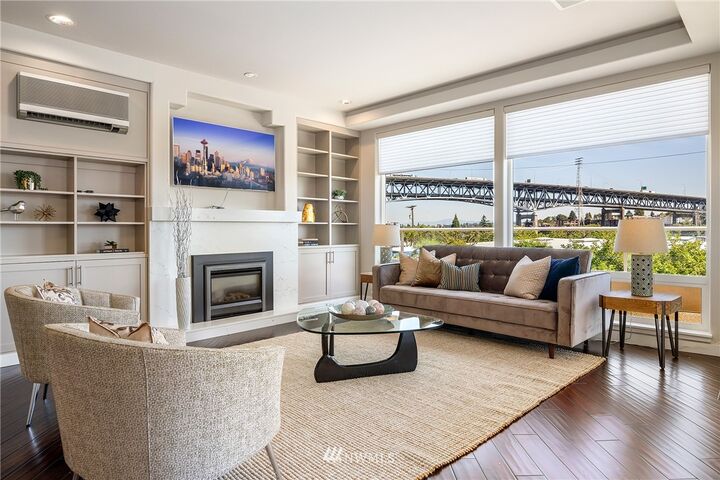 Property Photo:  3900 2nd Avenue NE 202  WA 98105 