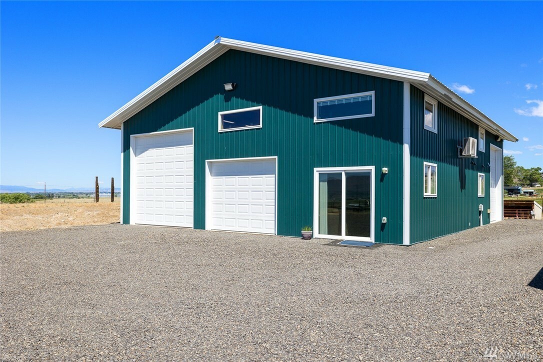 Property Photo:  2200 Clerf Rd  WA 98926 