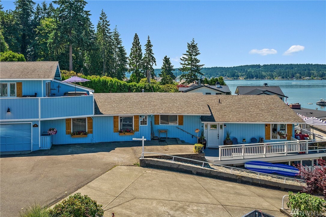 Property Photo:  740 Berg Ct NW  WA 98335 