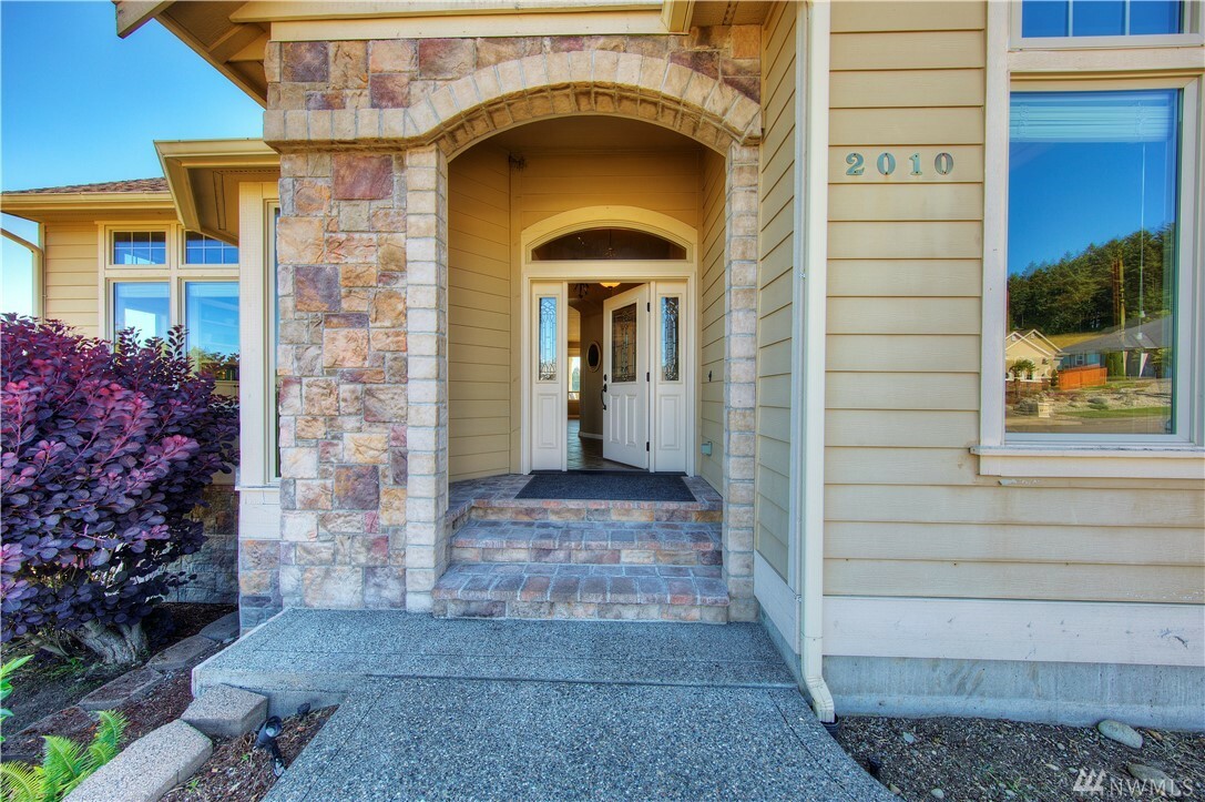 Property Photo:  2010 Wingate Dr SE  WA 98513 