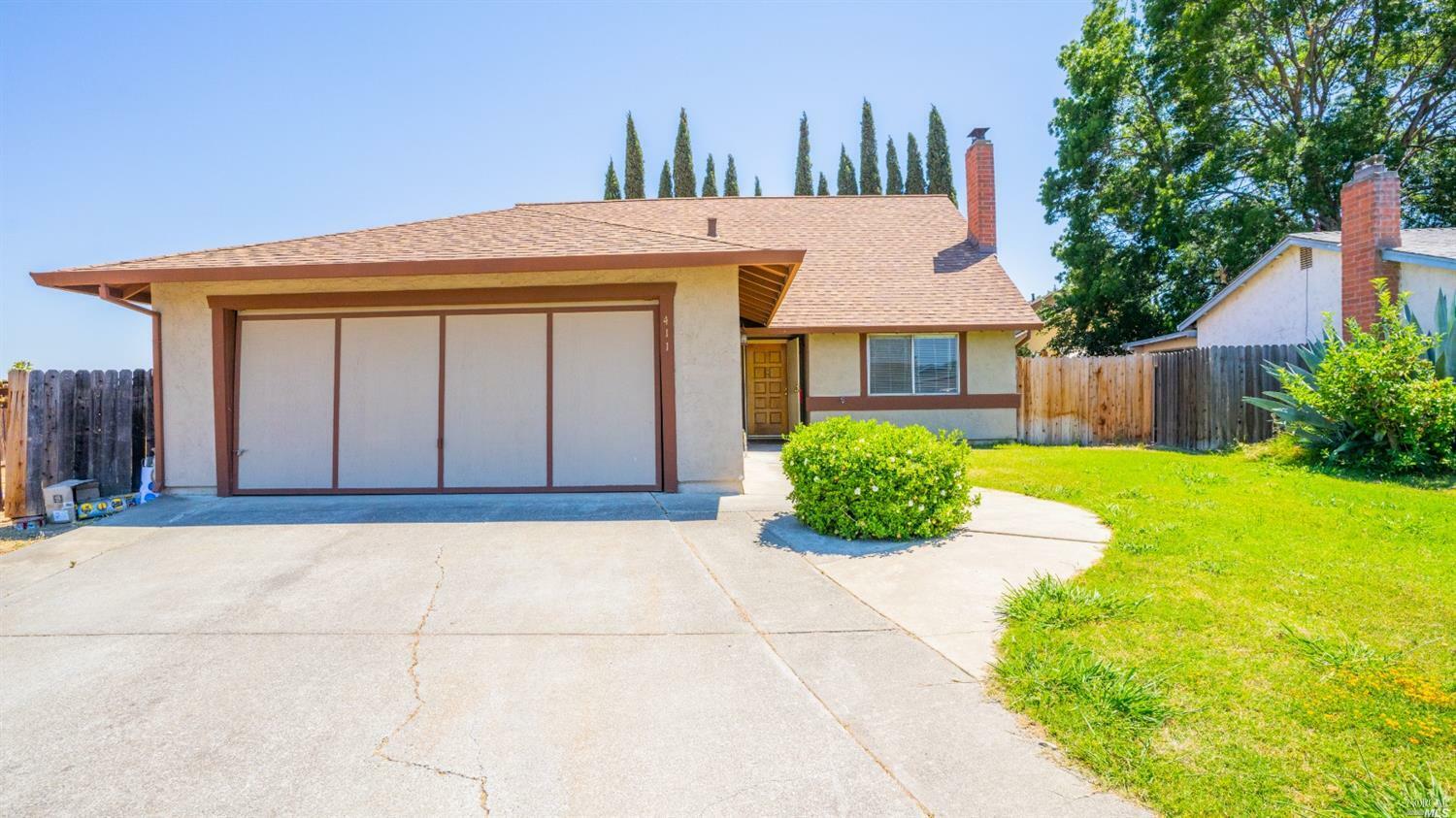 Property Photo:  411 Colonial Circle  CA 95687 