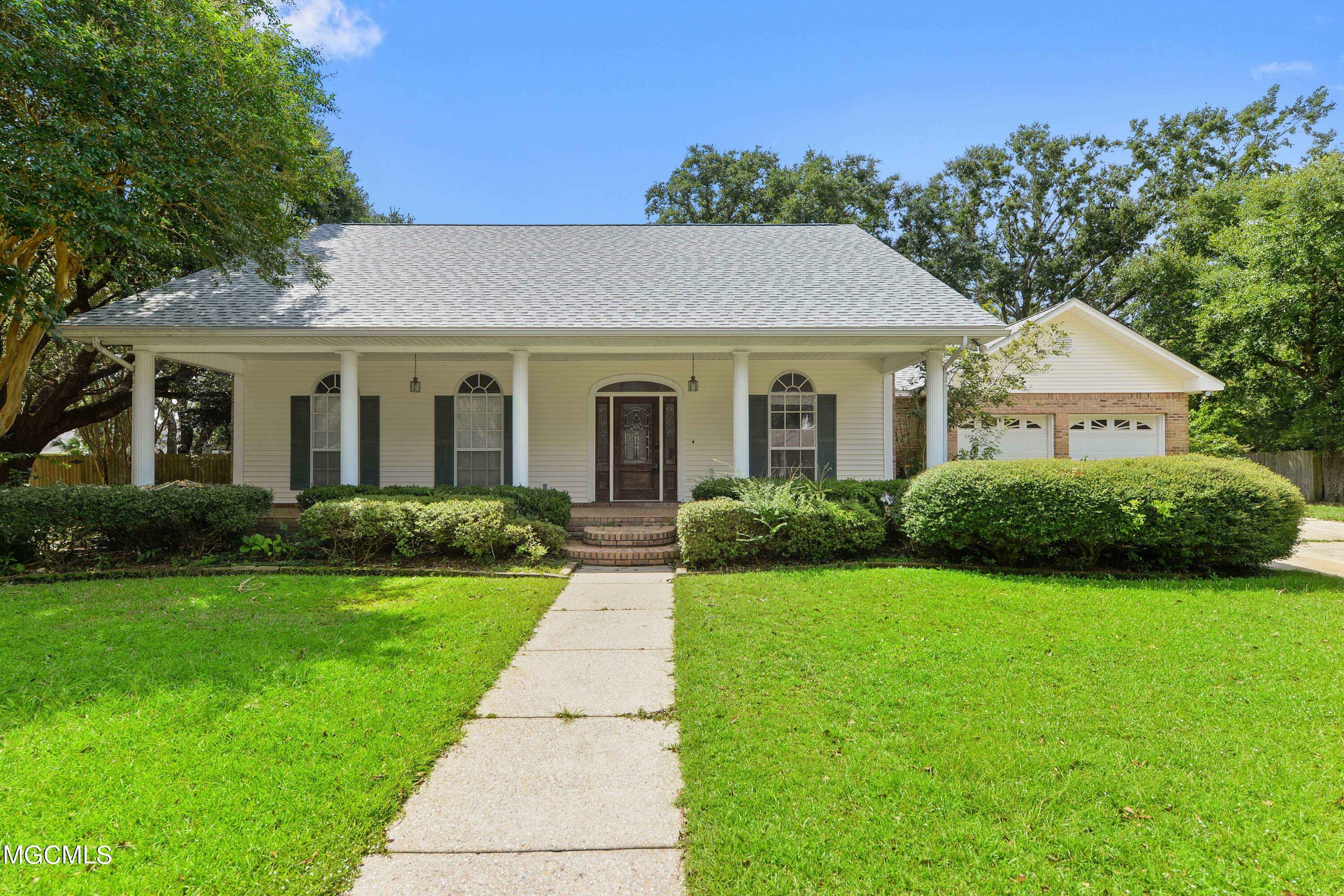 Property Photo:  5016 Live Oak Drive  MS 39560 