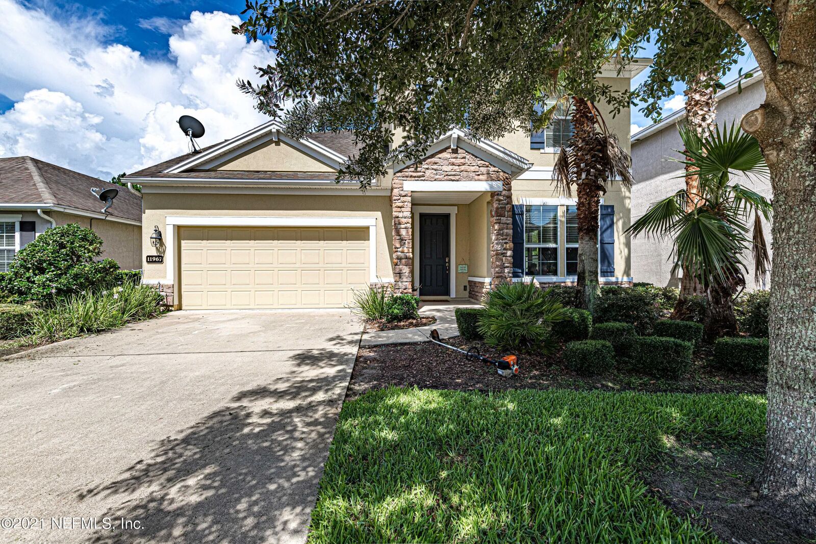 Property Photo: 11967 Wynnfield Lakes Circle FL 32246