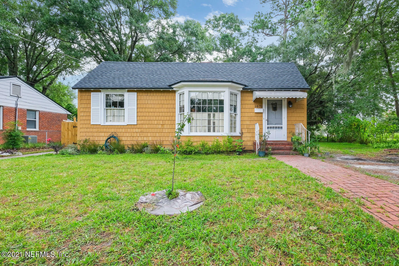 Property Photo:  1071 Willis Drive  FL 32205 