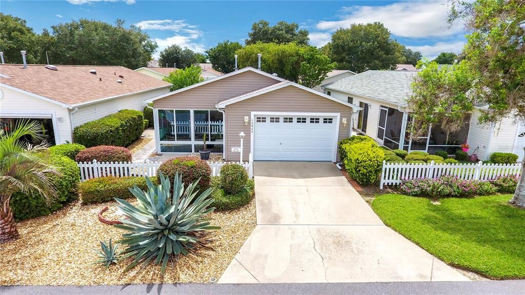 Property Photo:  16849 SE 94th Sunnybrook Circle  FL 32162 