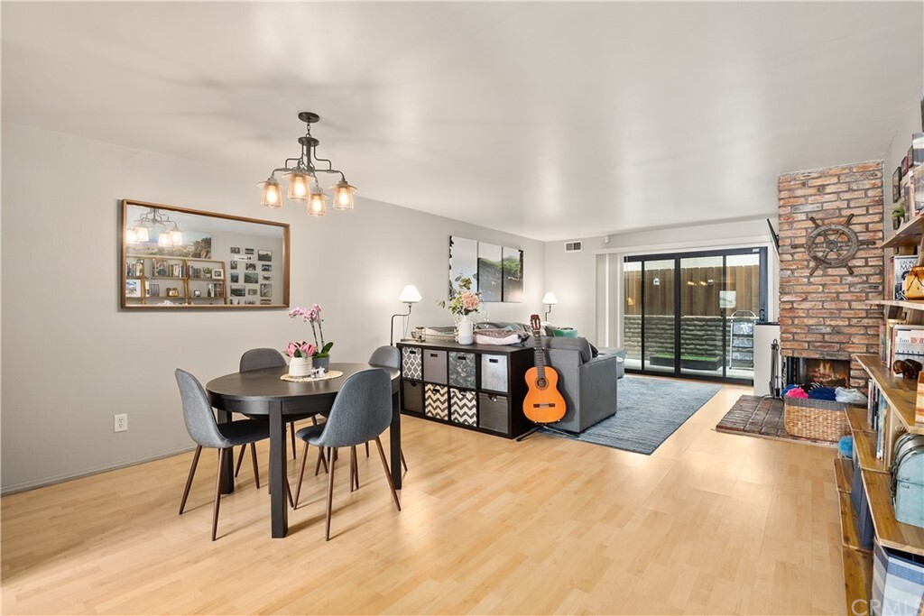 Property Photo: 900 Cedar Street 5 CA 90245