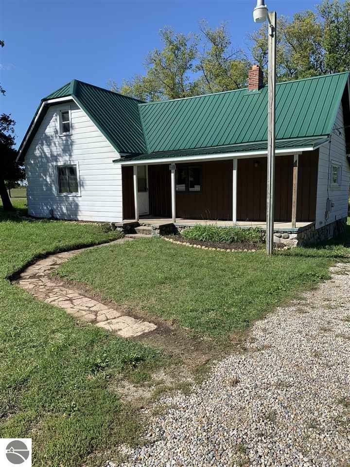 Property Photo:  9013 N Vandecar Road  MI 48622 