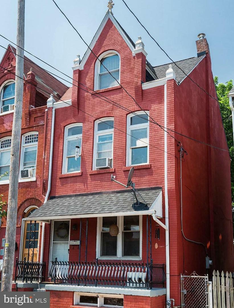 Property Photo: 809 Manor Street PA 17603