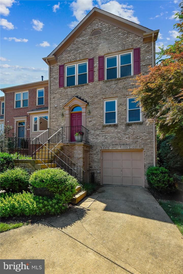 Property Photo:  6209 Squires Hill Drive  VA 22044 