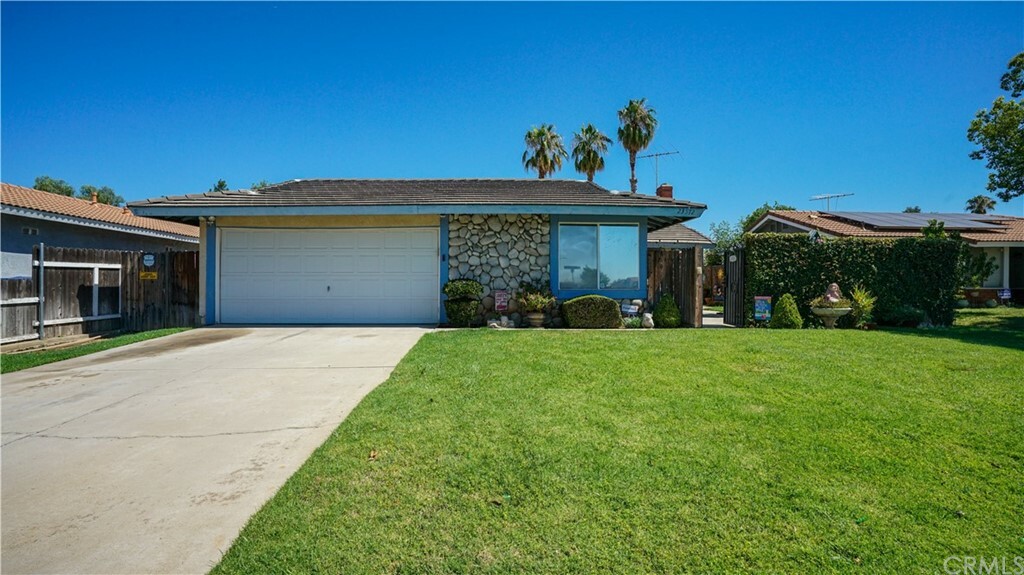 Property Photo:  23572 Dracaea Avenue  CA 92553 