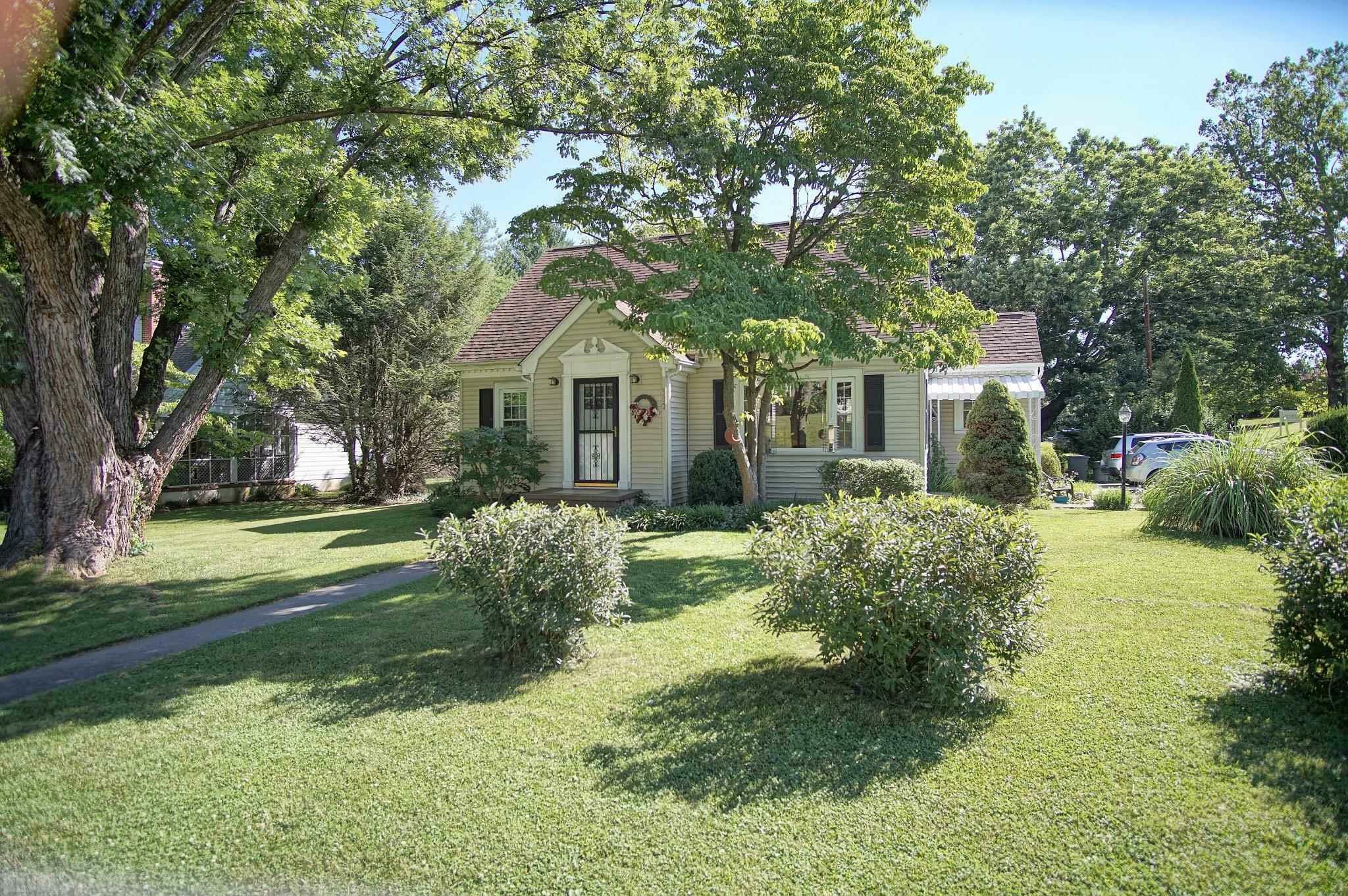 Property Photo:  507 Harvey Street  VA 24141 